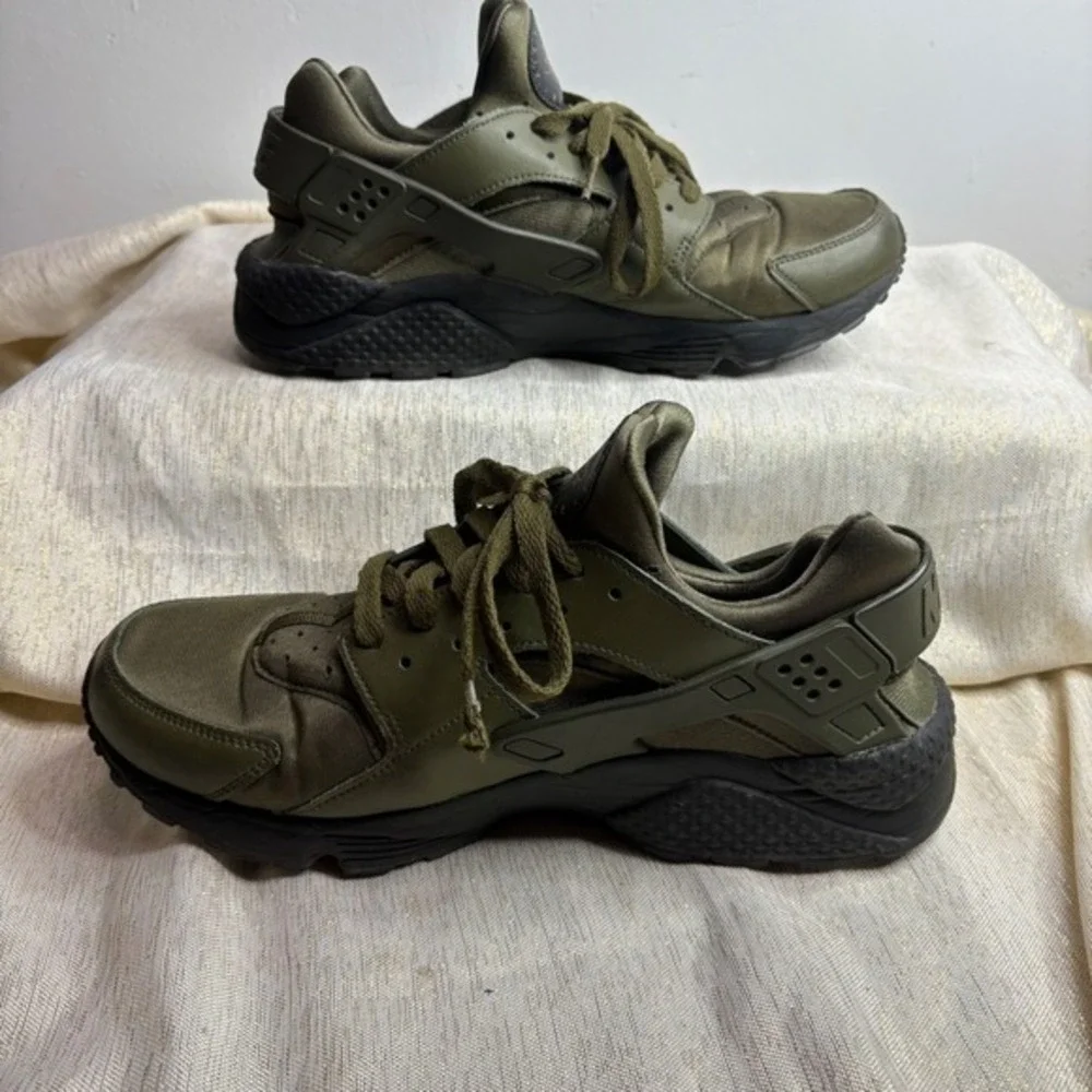 Nike Air Huarache Olive Green Running Lifestyle Sneakers Men US 10.5‎